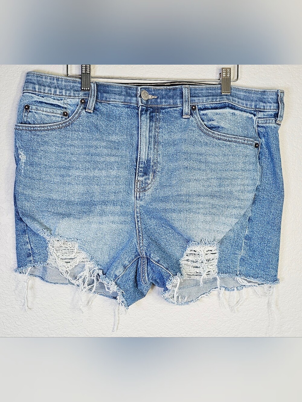 Torrid High Rise Relaxed Distressed Denim Shorts Size 14 Raw Hem Light Wash